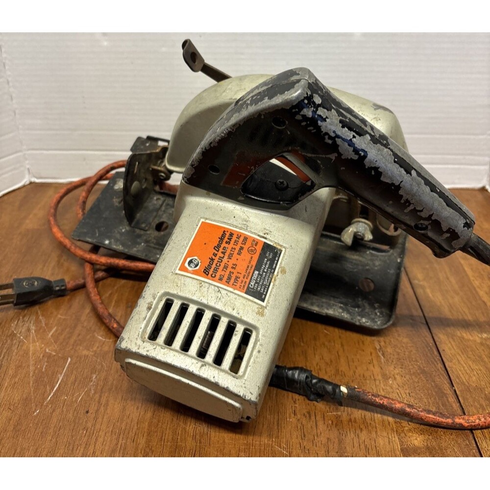 Black & Decker 7307 7-1/4" Circular Saw 1 1/4 HP + 2 Extra Blades..Works Great!